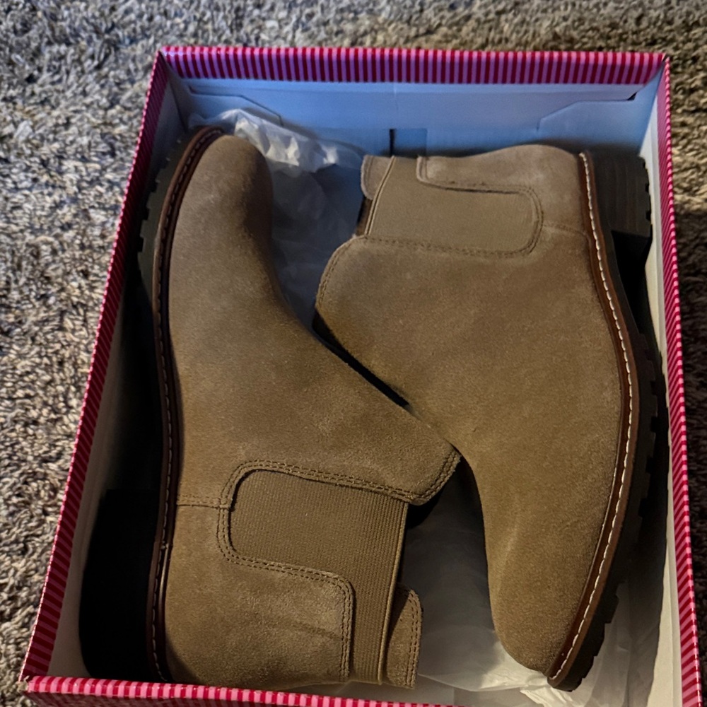 Me Too Women's Brown Suede Chukka Boots